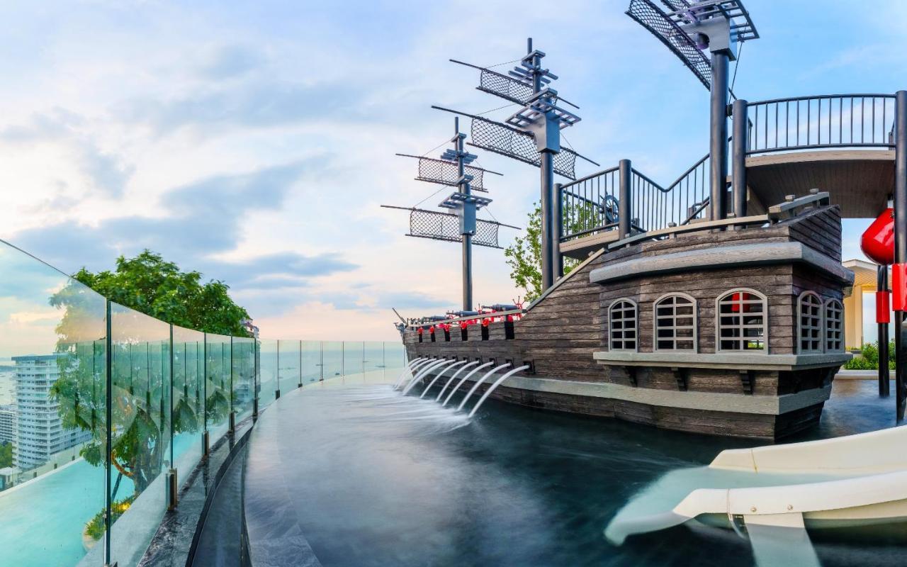 Somerset Pattaya Eksteriør billede The pirate ship at the park