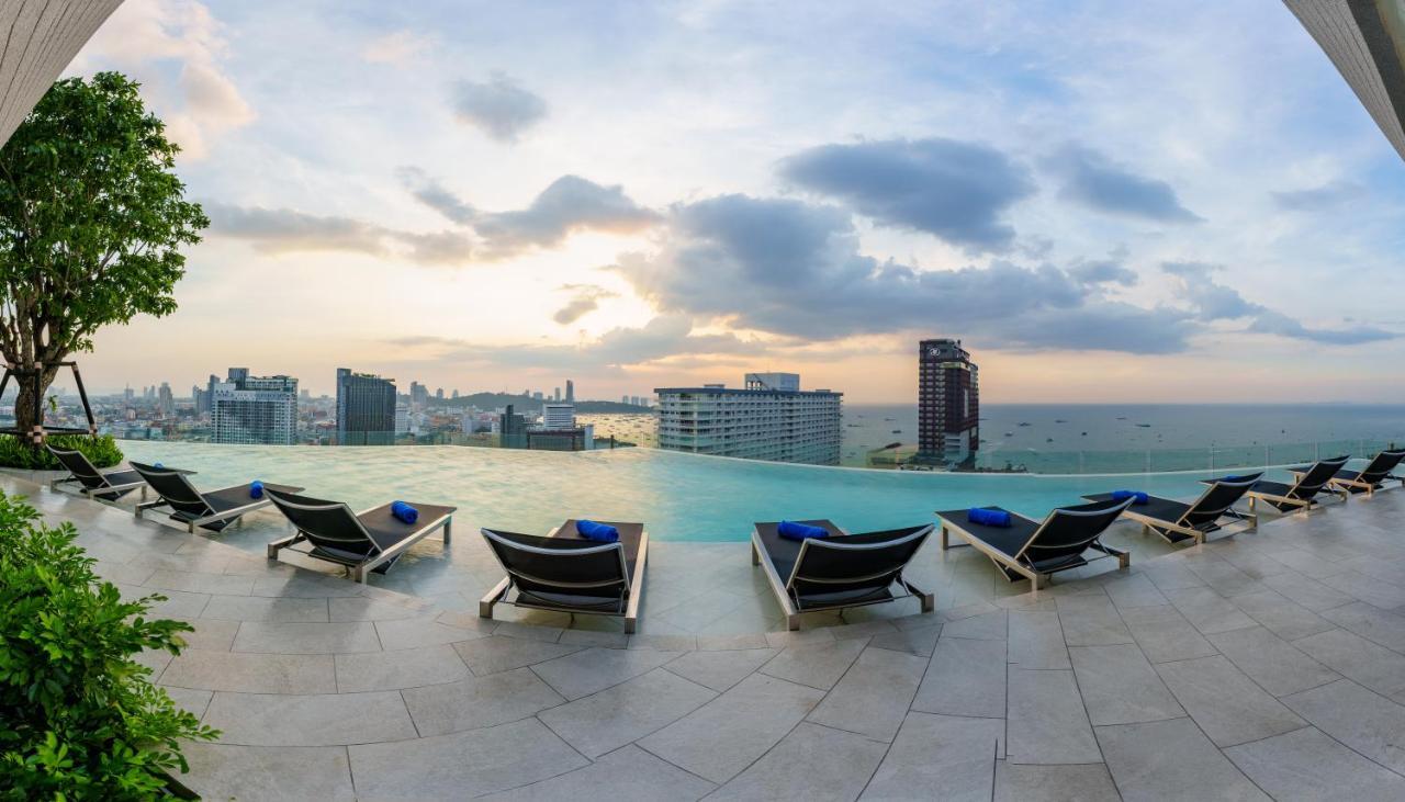Somerset Pattaya Eksteriør billede The rooftop pool at the U Sathorn